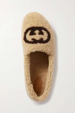 GUCCI Elea Flache Schuhe Aus Shearling Mit Logoprint ,Beige