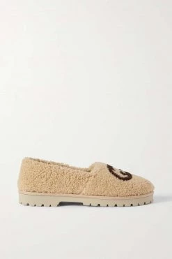 GUCCI Elea Flache Schuhe Aus Shearling Mit Logoprint ,Beige -Offizielle GUCCI Website w920 q60 1196