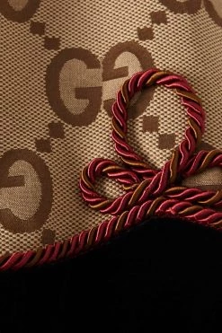 GUCCI Chinese New Year Jacke Aus Besticktem Canvas Mit Jacquard-Muster, Samtbesätzen Und Posamenten ,Braun -Offizielle GUCCI Website w920 q60 1349