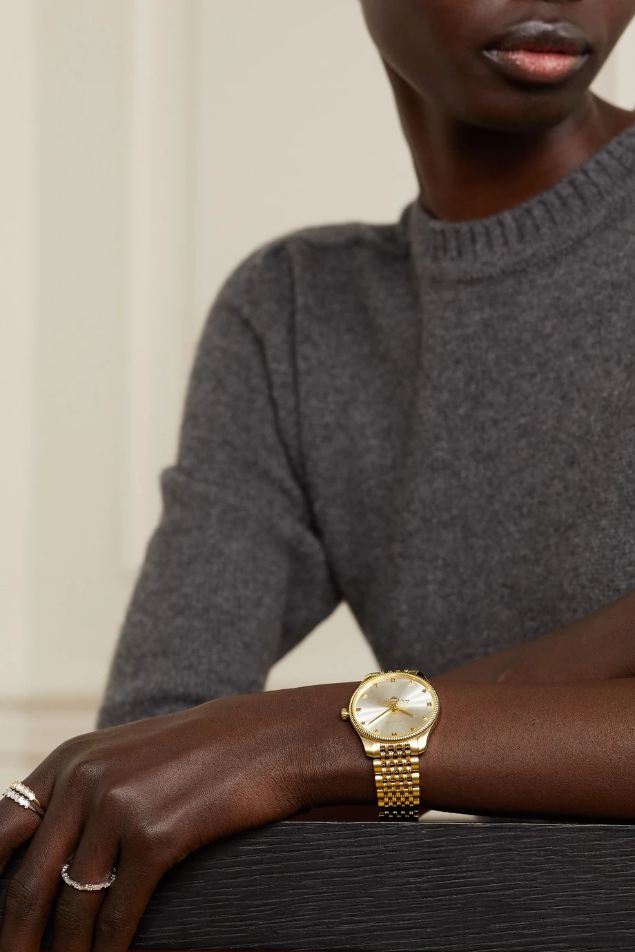 GUCCI G-Timeless 29 Mm Uhr Mit Goldfarbener PVD-Beschichtung 6 GUCCI G-Timeless 29 Mm Uhr Mit Goldfarbener PVD-Beschichtung – Bild 6