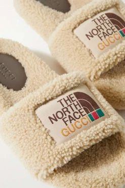 GUCCI + The North Face Sideline Pantoletten Aus Shearling Mit Logoapplikation ,Beige -Offizielle GUCCI Website w920 q60 1542