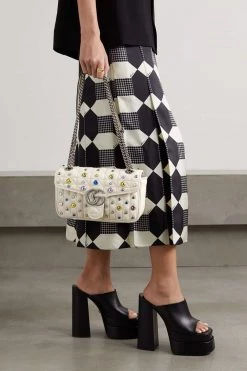 GUCCI GG Marmont 2.0 Kleine Schultertasche Aus Gestepptem Leder Mit Kristallen ,Weiß 11 GUCCI GG Marmont 2.0 Kleine Schultertasche Aus Gestepptem Leder Mit Kristallen ,Weiß -Offizielle GUCCI Website w920 q60 1567