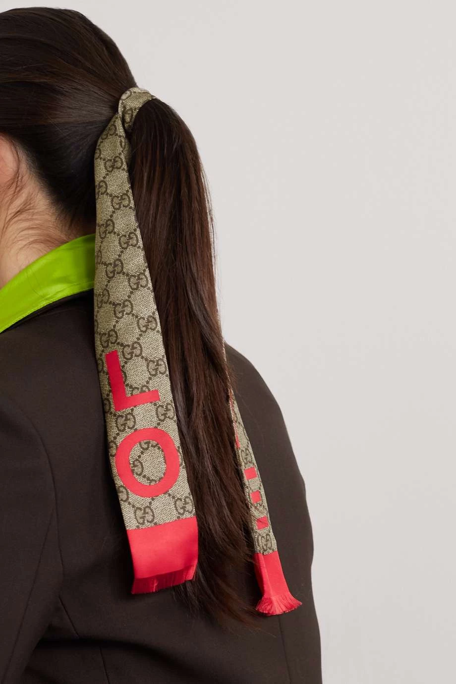 GUCCI Bedrucktes Tuch Aus Seiden-Twill Mit Fransen ,Beige 4 GUCCI Bedrucktes Tuch Aus Seiden-Twill Mit Fransen ,Beige – Bild 4