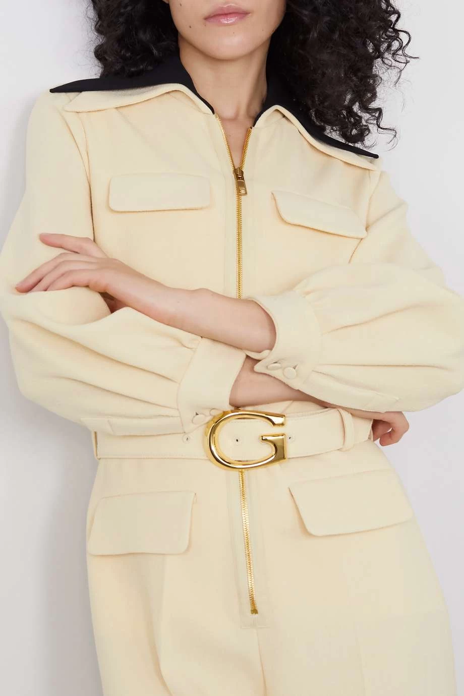 GUCCI Zweifarbiger Jumpsuit Aus Woll-Crêpe Mit Gürtel ,Creme 5 GUCCI Zweifarbiger Jumpsuit Aus Woll-Crêpe Mit Gürtel ,Creme – Bild 5