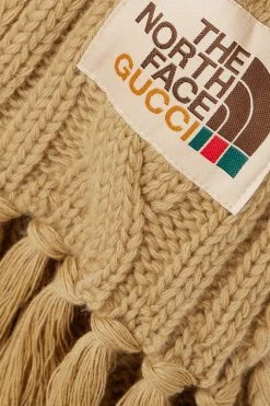 GUCCI + The North Face Schal Aus Wolle In Zopfstrick Mit Applikation Und Fransen ,Sand 5 GUCCI + The North Face Schal Aus Wolle In Zopfstrick Mit Applikation Und Fransen ,Sand -Offizielle GUCCI Website w920 q60 1726