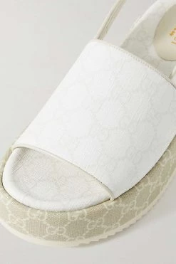 GUCCI Angelina Slingback-Sandalen Aus Bedrucktem, Beschichtetem Canvas Mit Plateau ,Weiß 7 GUCCI Angelina Slingback-Sandalen Aus Bedrucktem, Beschichtetem Canvas Mit Plateau ,Weiß -Offizielle GUCCI Website w920 q60 181