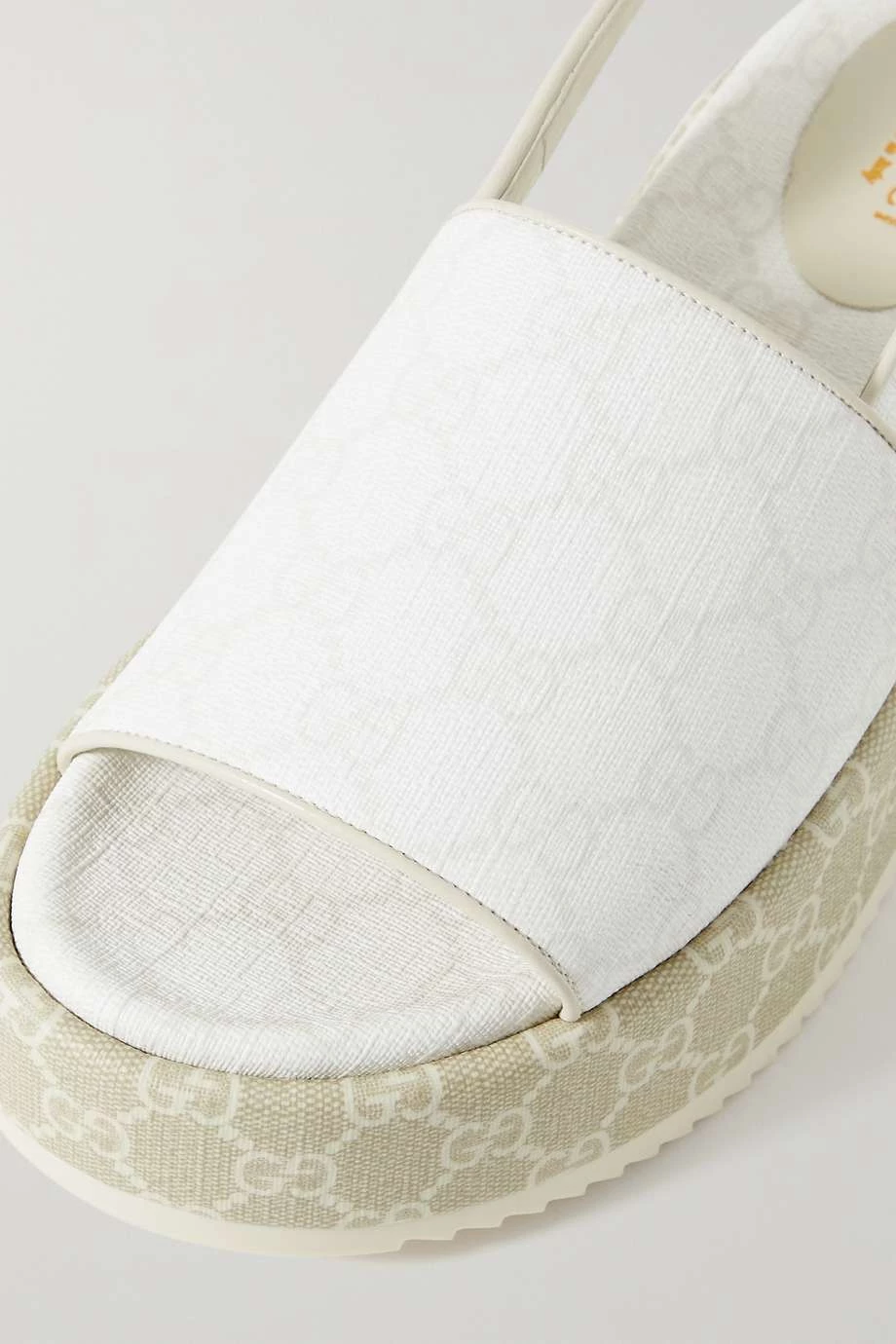 GUCCI Angelina Slingback-Sandalen Aus Bedrucktem, Beschichtetem Canvas Mit Plateau ,Weiß 4 GUCCI Angelina Slingback-Sandalen Aus Bedrucktem, Beschichtetem Canvas Mit Plateau ,Weiß – Bild 4