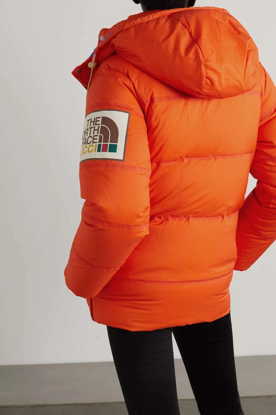 GUCCI + The North Face Daunenjacke Aus Gestepptem Shell Mit Print Und Kapuze ,Orange 4 GUCCI + The North Face Daunenjacke Aus Gestepptem Shell Mit Print Und Kapuze ,Orange – Bild 4