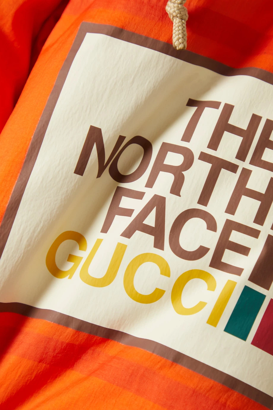 GUCCI + The North Face Daunenjacke Aus Gestepptem Shell Mit Print Und Kapuze ,Orange 5 GUCCI + The North Face Daunenjacke Aus Gestepptem Shell Mit Print Und Kapuze ,Orange – Bild 5