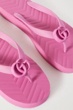 GUCCI Pascar Zehensandalen Aus Gummi Mit Logoverzierung ,Pink -Offizielle GUCCI Website w920 q60 2051