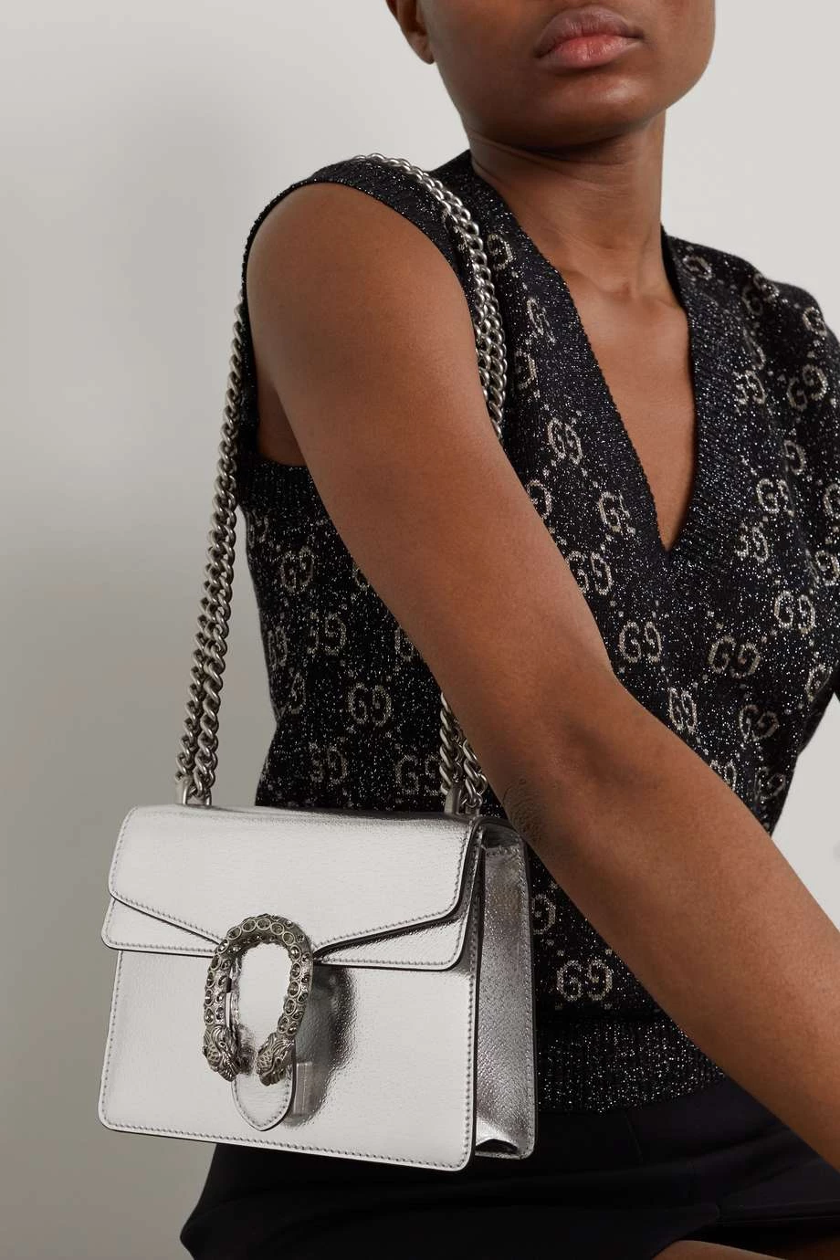 GUCCI Dionysus Schultertasche Aus Leder In Metallic-Optik ,Silber 2 GUCCI Dionysus Schultertasche Aus Leder In Metallic-Optik ,Silber – Bild 2