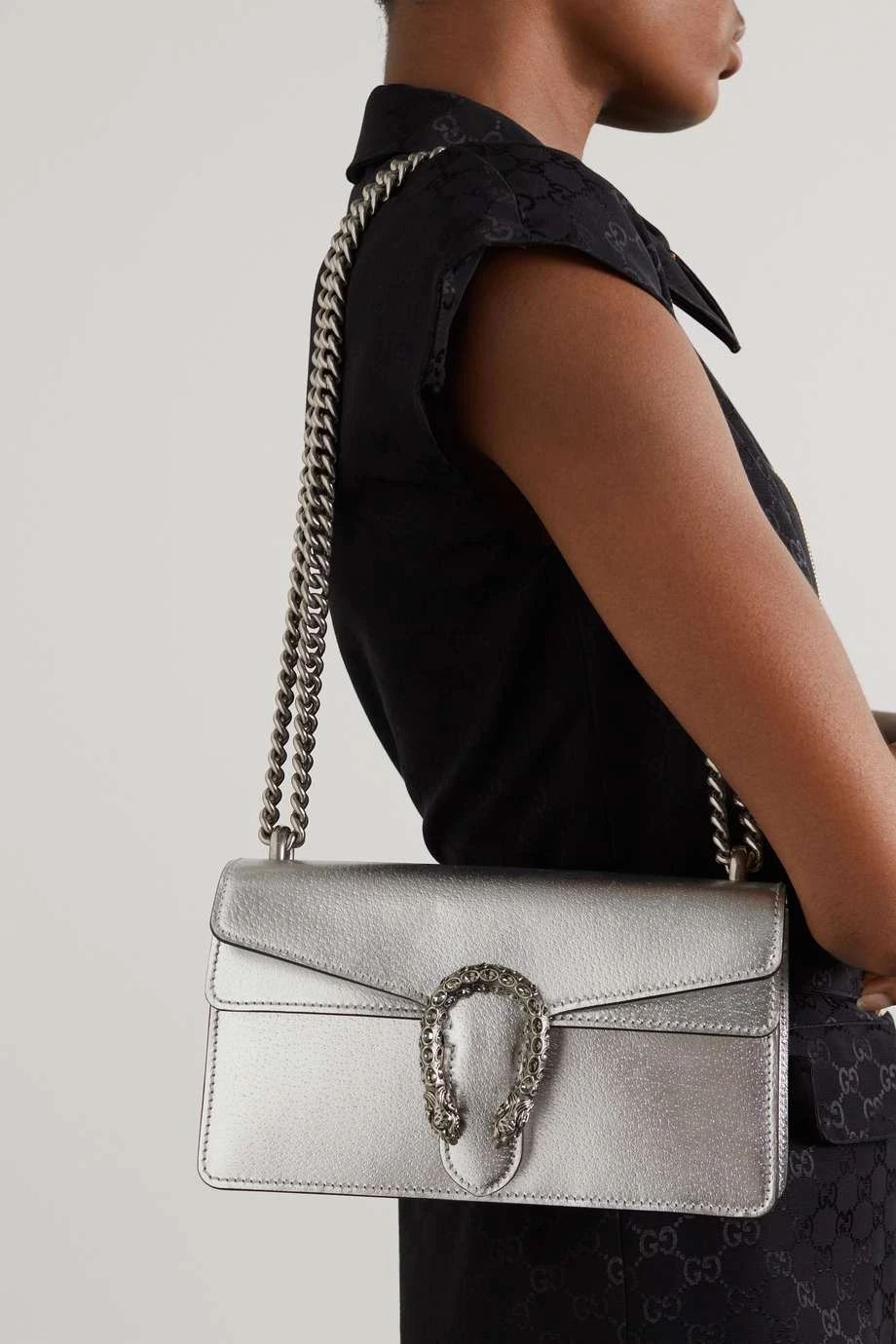 GUCCI Dionysus Schultertasche Aus Strukturiertem Metallic-Leder ,Silber 2 GUCCI Dionysus Schultertasche Aus Strukturiertem Metallic-Leder ,Silber – Bild 2