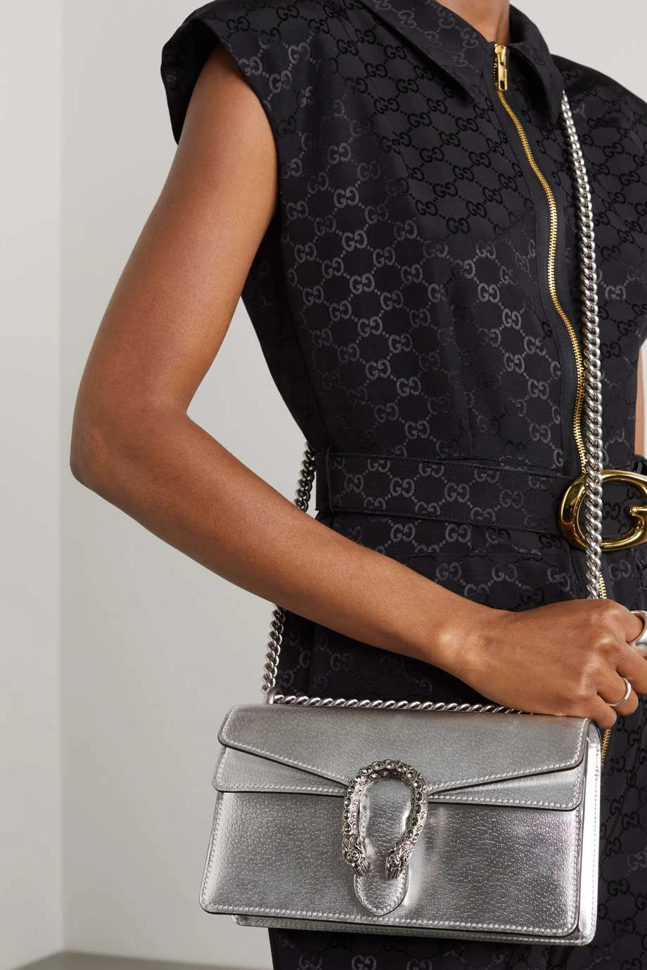 GUCCI Dionysus Schultertasche Aus Strukturiertem Metallic-Leder ,Silber 6 GUCCI Dionysus Schultertasche Aus Strukturiertem Metallic-Leder ,Silber – Bild 6
