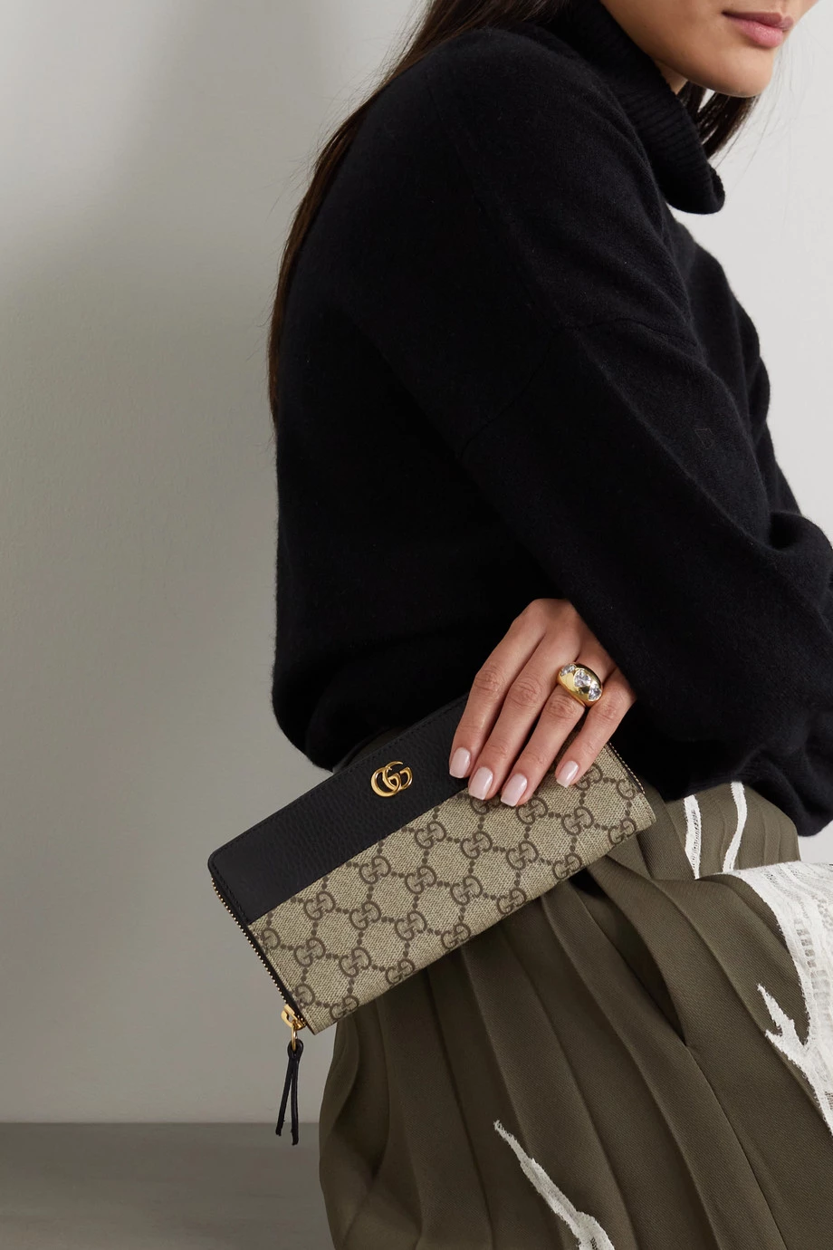 GUCCI GG Marmont Portemonnaie Aus Strukturiertem Leder Und Beschichtetem Canvas Mit Print ,Schwarz 2 GUCCI GG Marmont Portemonnaie Aus Strukturiertem Leder Und Beschichtetem Canvas Mit Print ,Schwarz – Bild 2