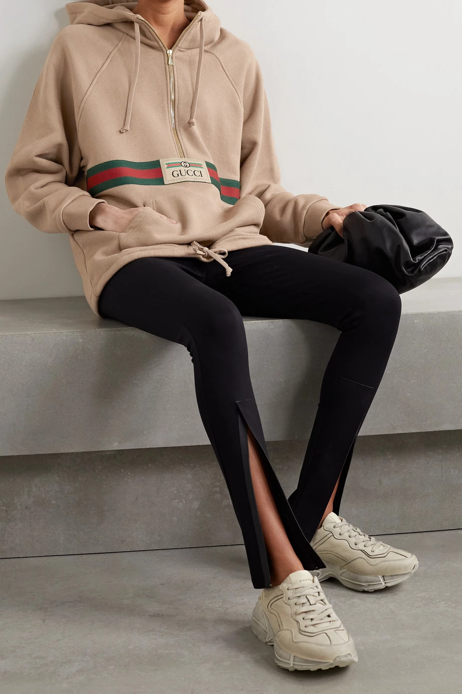 GUCCI + NET SUSTAIN Hoodie Aus Biobaumwoll-Jersey Mit Webbandbesatz Und Applikation ,Camel 2 GUCCI + NET SUSTAIN Hoodie Aus Biobaumwoll-Jersey Mit Webbandbesatz Und Applikation ,Camel – Bild 2