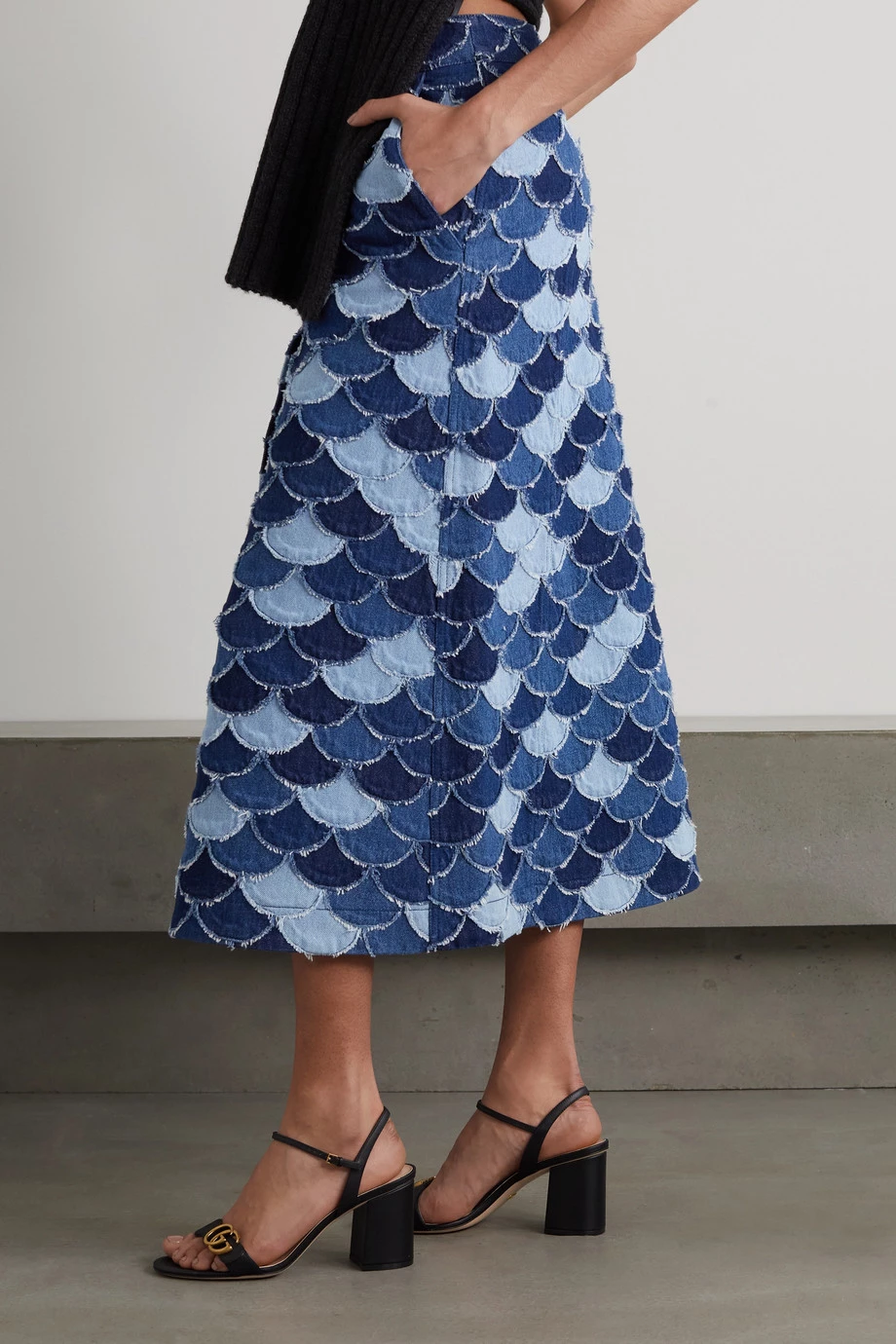 GUCCI Marmont Sandalen Aus Leder Mit Logoverzierung ,Schwarz 2 GUCCI Marmont Sandalen Aus Leder Mit Logoverzierung ,Schwarz – Bild 2