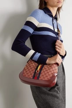 GUCCI Jackie 1961 Kleine Schultertasche Aus Beschichtetem Canvas Und Strukturiertem Leder Mit Webband ,Burgunder -Offizielle GUCCI Website w920 q60 2767