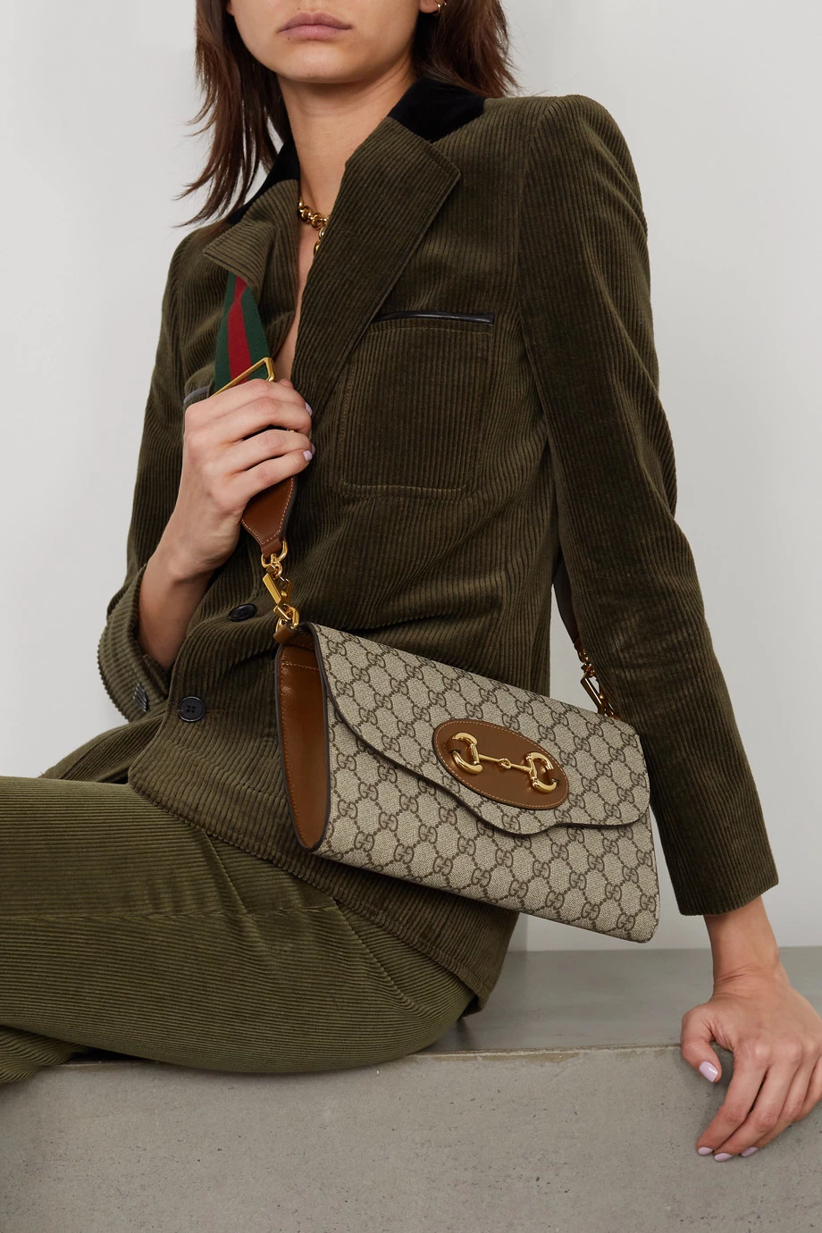 GUCCI Horsebit 1955 Bedruckte Schultertasche Aus Beschichtetem Canvas Mit Lederbesätzen ,Braun 2 GUCCI Horsebit 1955 Bedruckte Schultertasche Aus Beschichtetem Canvas Mit Lederbesätzen ,Braun – Bild 2