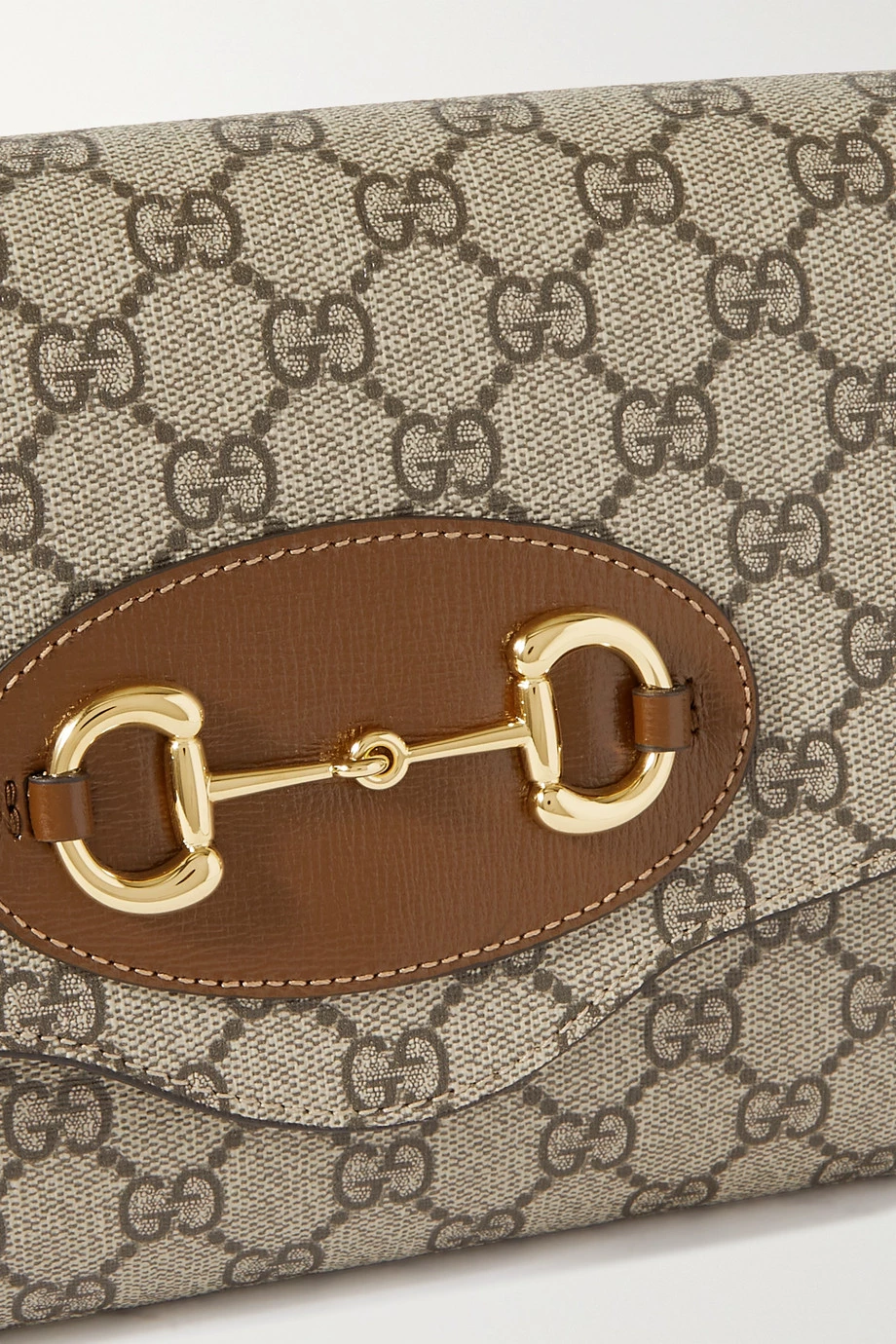 GUCCI Horsebit 1955 Bedruckte Schultertasche Aus Beschichtetem Canvas Mit Lederbesätzen ,Braun 4 GUCCI Horsebit 1955 Bedruckte Schultertasche Aus Beschichtetem Canvas Mit Lederbesätzen ,Braun – Bild 4