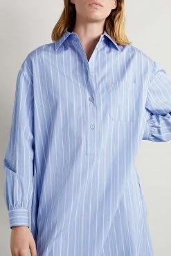 GUCCI Love Parade Maxi-Hemdblusenkleid Aus Gestreifter Baumwollpopeline Mit Spitzenbesatz Und Verzierungen ,Blau -Offizielle GUCCI Website w920 q60 280