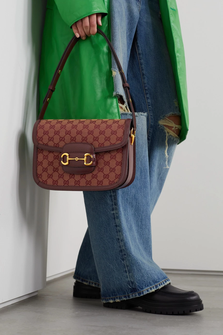 GUCCI Horsebit 1955 Bedruckte Schultertasche Aus Beschichtetem Canvas Mit Lederbesätzen ,Burgunder 2 GUCCI Horsebit 1955 Bedruckte Schultertasche Aus Beschichtetem Canvas Mit Lederbesätzen ,Burgunder – Bild 2