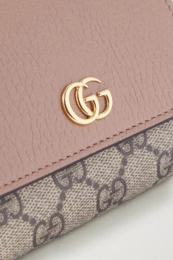 GUCCI + NET SUSTAIN GG Marmont Petite Mittelgroßes Portemonnaie Aus Strukturiertem Leder Und Bedrucktem Beschichtetem Canvas ,Pink -Offizielle GUCCI Website w920 q60 3036