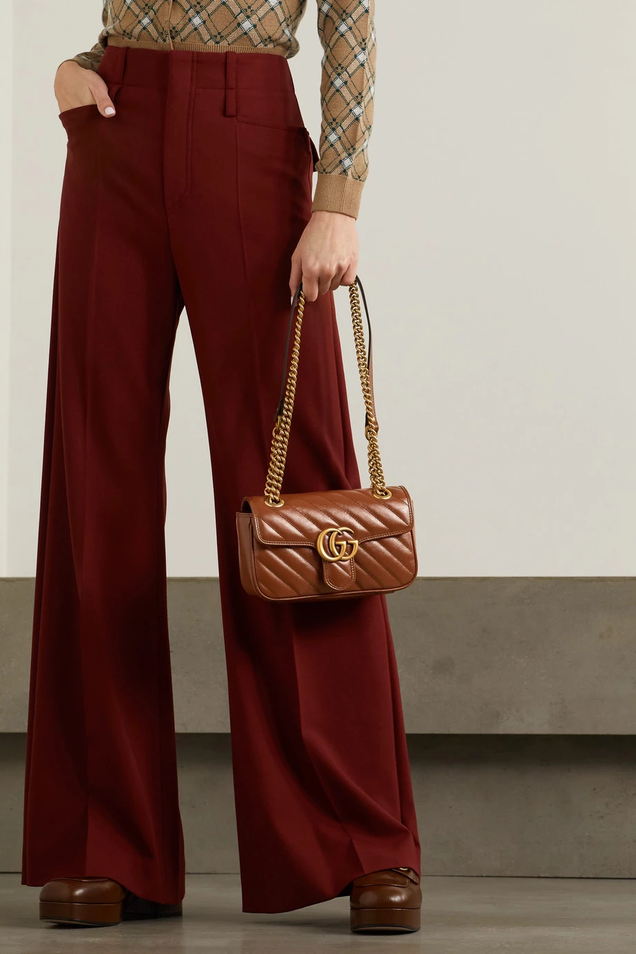 GUCCI GG Marmont Mini Schultertasche Aus Gestepptem Leder ,Braun 2 GUCCI GG Marmont Mini Schultertasche Aus Gestepptem Leder ,Braun – Bild 2