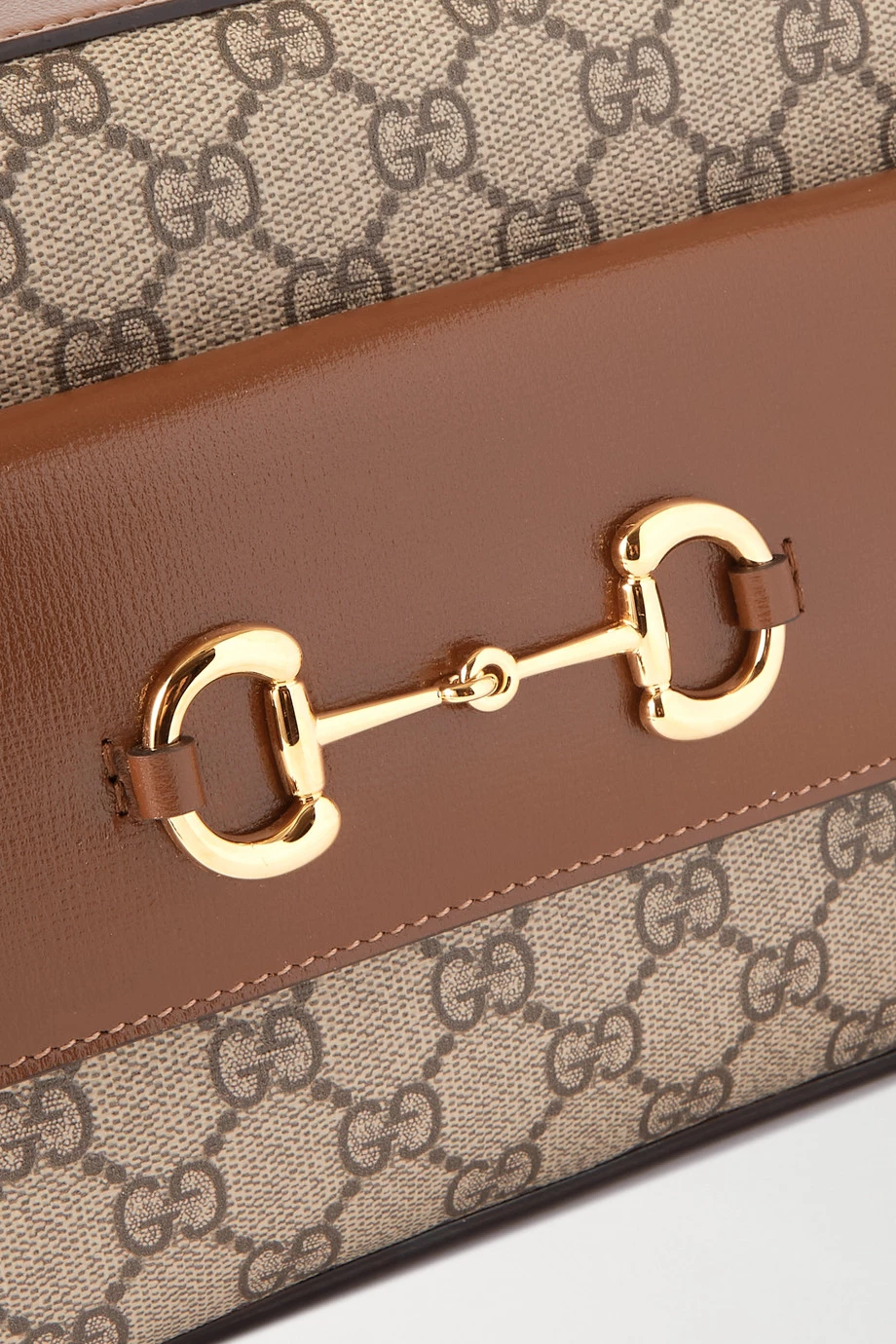 GUCCI Horsebit 1955 Kleine Bedruckte Schultertasche Aus Beschichtetem Canvas Mit Lederbesätzen ,Braun 4 GUCCI Horsebit 1955 Kleine Bedruckte Schultertasche Aus Beschichtetem Canvas Mit Lederbesätzen ,Braun – Bild 4