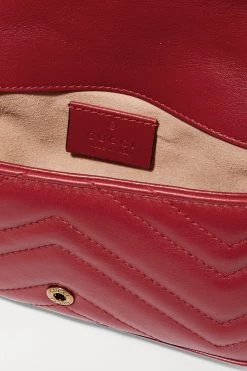 GUCCI GG Marmont Super Mini Schultertasche Aus Gestepptem Leder ,Rot -Offizielle GUCCI Website w920 q60 3176