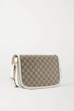 GUCCI Horsebit 1955 Kleine Bedruckte Schultertasche Aus Beschichtetem Canvas Mit Lederbesätzen ,Weiß 7 GUCCI Horsebit 1955 Kleine Bedruckte Schultertasche Aus Beschichtetem Canvas Mit Lederbesätzen ,Weiß -Offizielle GUCCI Website w920 q60 3189