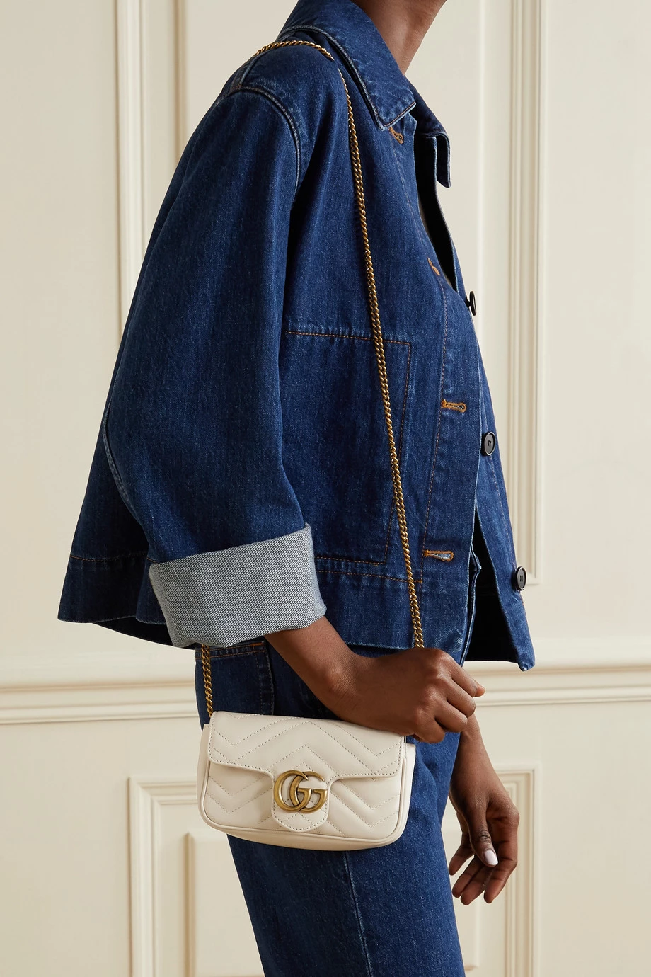 GUCCI GG Marmont Super Mini Schultertasche Aus Gestepptem Leder ,Weiß 2 GUCCI GG Marmont Super Mini Schultertasche Aus Gestepptem Leder ,Weiß – Bild 2