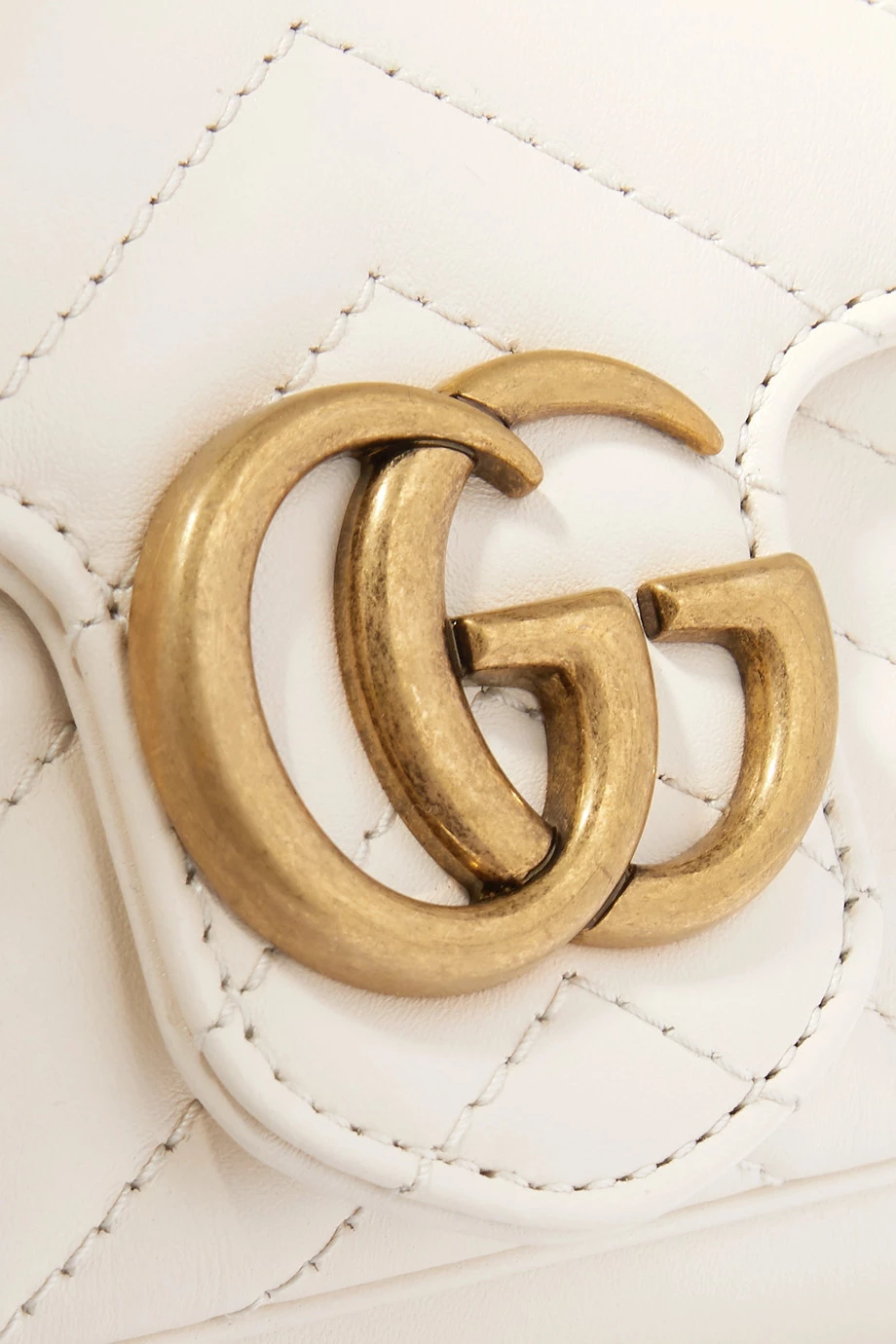 GUCCI GG Marmont Super Mini Schultertasche Aus Gestepptem Leder ,Weiß 4 GUCCI GG Marmont Super Mini Schultertasche Aus Gestepptem Leder ,Weiß – Bild 4