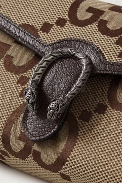 GUCCI Dionysus Jumbo GG Schultertasche Aus Canvas Mit Jacquard-Muster Und Lederbesätzen ,Camel 9 GUCCI Dionysus Jumbo GG Schultertasche Aus Canvas Mit Jacquard-Muster Und Lederbesätzen ,Camel -Offizielle GUCCI Website w920 q60 420