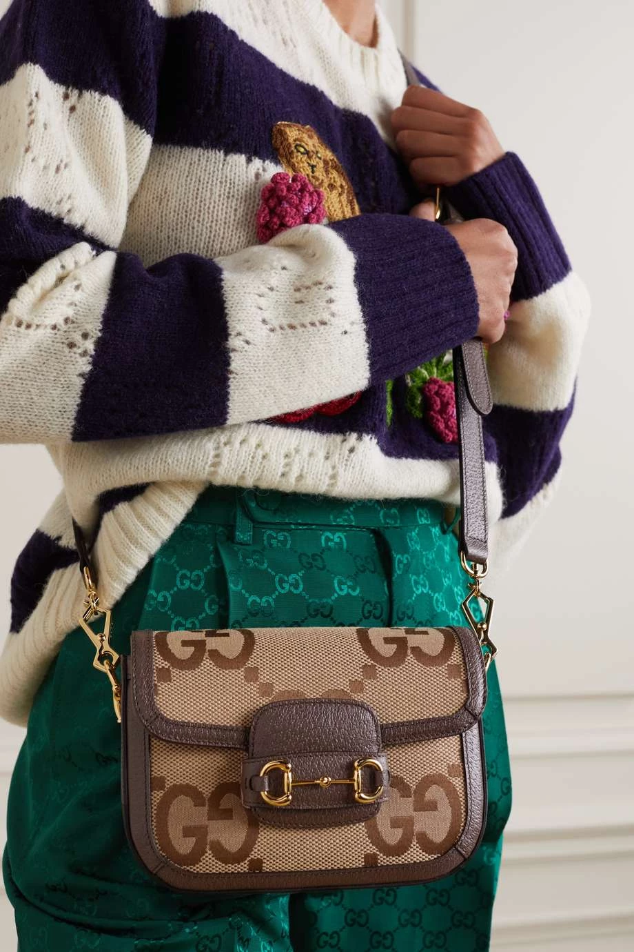 GUCCI Horsebit 1955 Jumbo GG Mini Schultertasche Aus Canvas Mit Jacquard-Muster Und Lederbesätzen ,Camel 7 GUCCI Horsebit 1955 Jumbo GG Mini Schultertasche Aus Canvas Mit Jacquard-Muster Und Lederbesätzen ,Camel – Bild 7