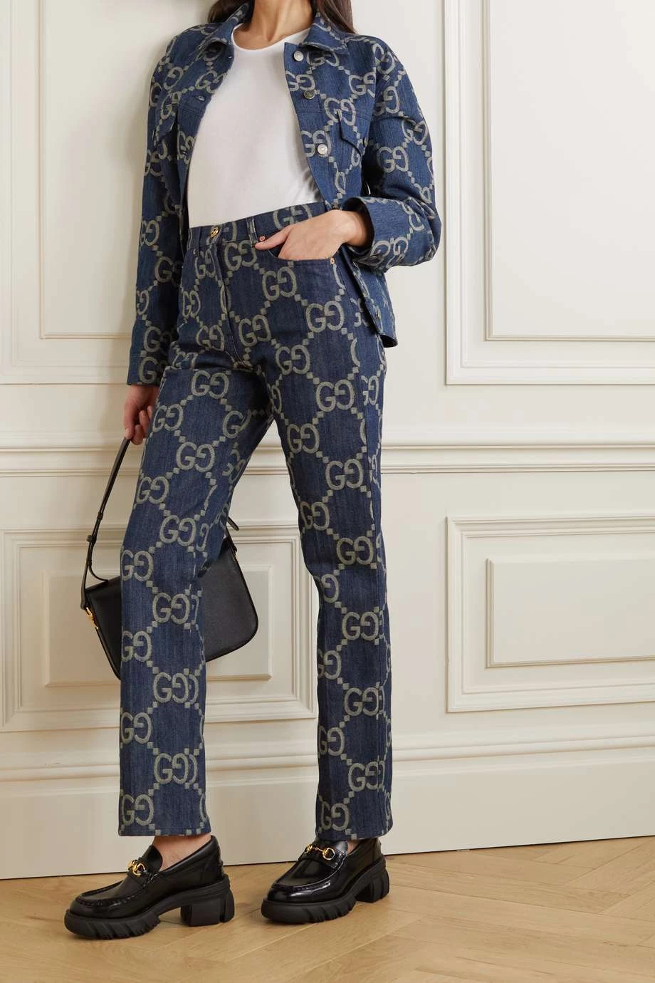 GUCCI Jumbo GG Hoch Sitzende Hose Mit Geradem Bein Aus Denim Mit Jacquard-Muster ,Blau 6 GUCCI Jumbo GG Hoch Sitzende Hose Mit Geradem Bein Aus Denim Mit Jacquard-Muster ,Blau – Bild 6