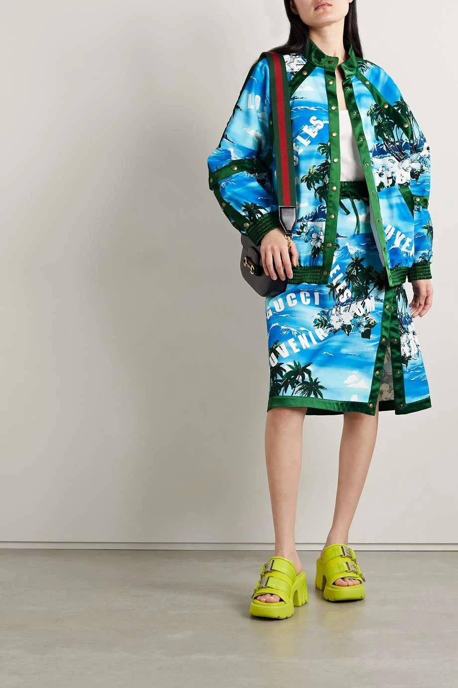 GUCCI Love Parade Bomberjacke Aus Bedrucktem Baumwoll-Canvas Mit Satin-Besätzen ,Türkis 2 GUCCI Love Parade Bomberjacke Aus Bedrucktem Baumwoll-Canvas Mit Satin-Besätzen ,Türkis – Bild 2