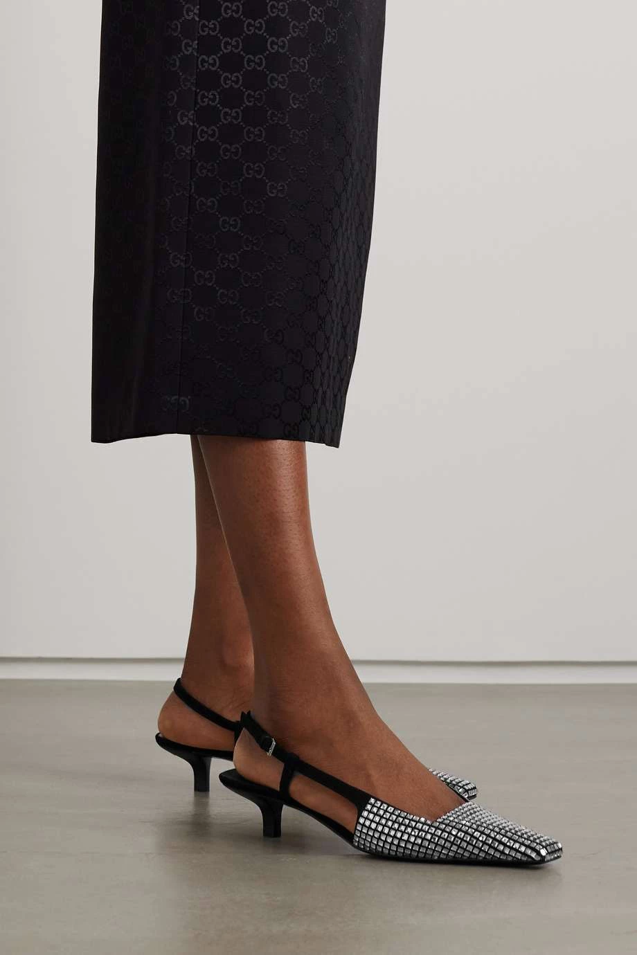 GUCCI Tom Slingback-Pumps Aus Veloursleder Mit Kristallen ,Schwarz 2 GUCCI Tom Slingback-Pumps Aus Veloursleder Mit Kristallen ,Schwarz – Bild 2